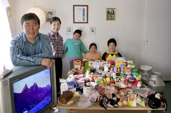 pic of family and food